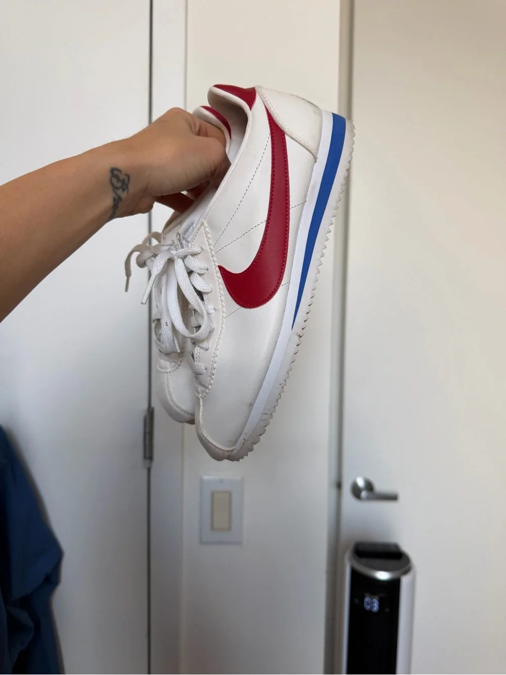 Nike Women’s White Sneakers with Red Swoosh CORTEZ 'FORREST GUMP' 2024